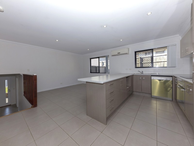 8 Rose Avenue, Springfield Lakes QLD 4300