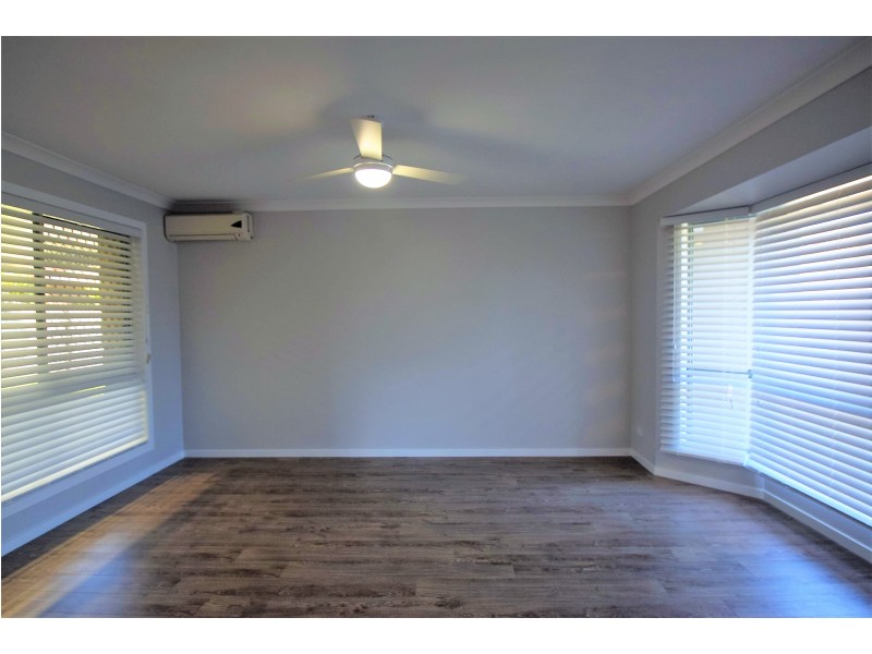 10 Sonorous Close, Regents Park QLD 4118