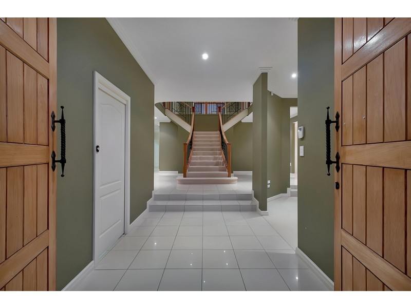 13 Grasmere Place, Carindale QLD 4152