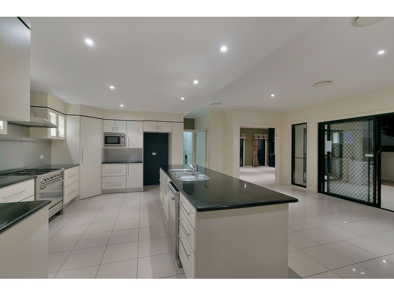 13 Grasmere Place, Carindale QLD 4152