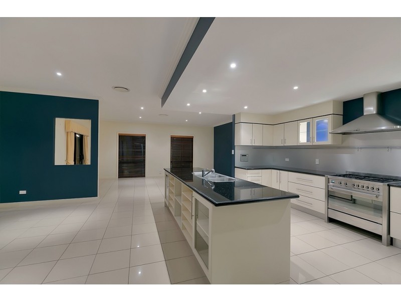 13 Grasmere Place, Carindale QLD 4152