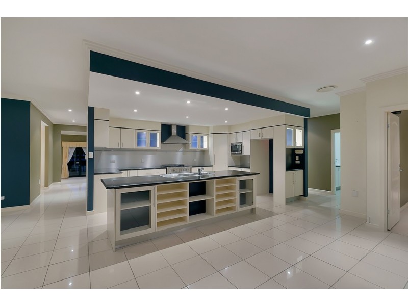 13 Grasmere Place, Carindale QLD 4152