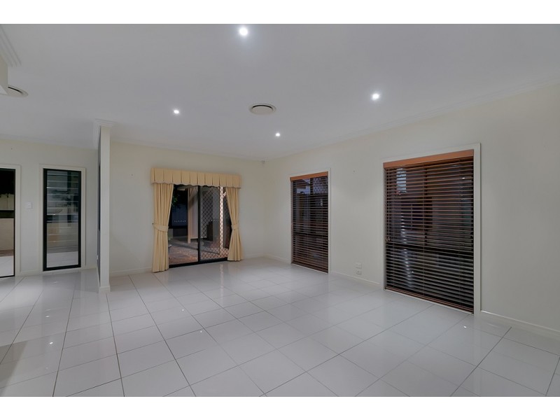 13 Grasmere Place, Carindale QLD 4152