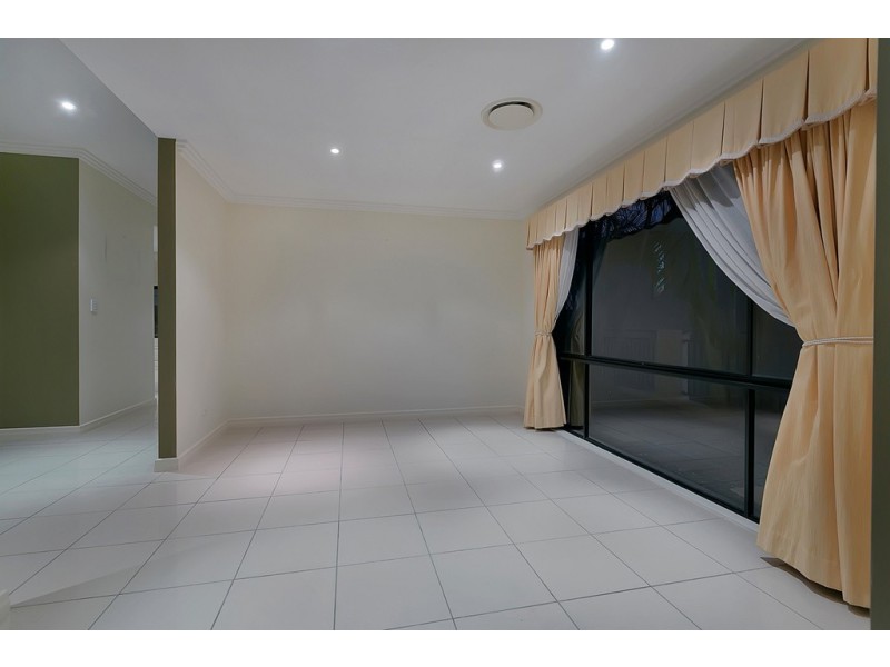 13 Grasmere Place, Carindale QLD 4152