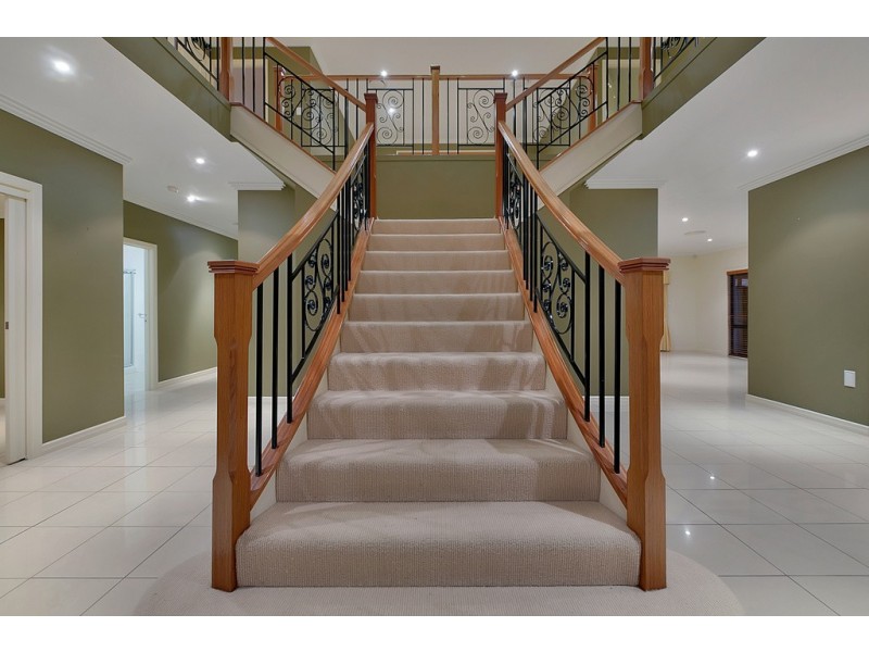 13 Grasmere Place, Carindale QLD 4152