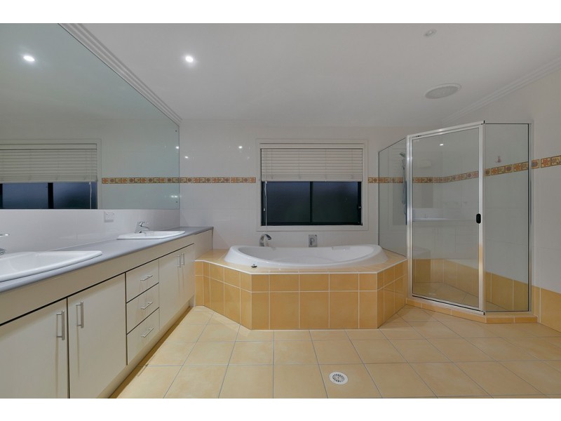 13 Grasmere Place, Carindale QLD 4152