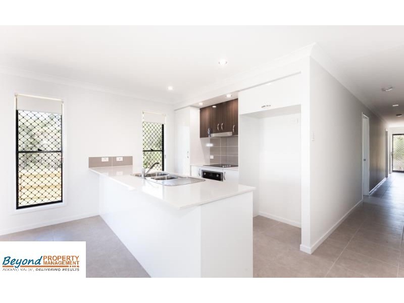 2/14 Dawson Place, Brassall QLD 4305