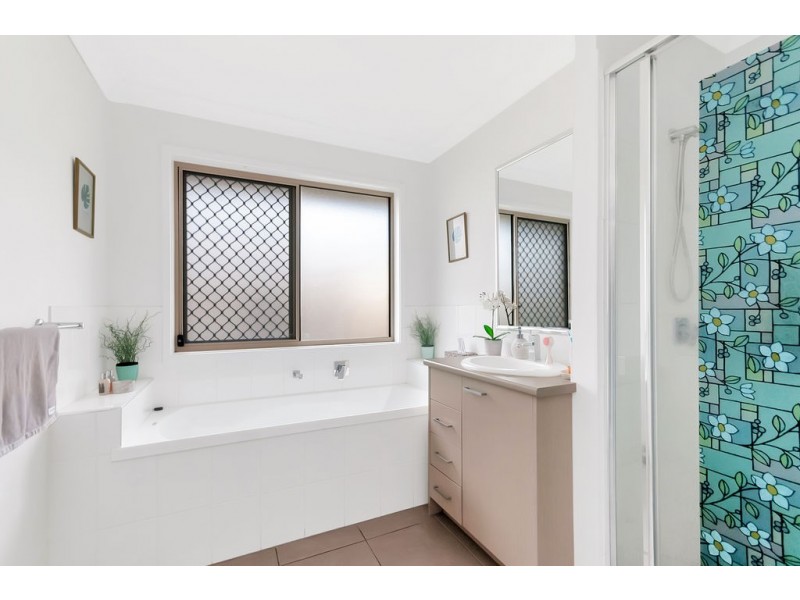 15 Dinnigan Crescent, Durack QLD 4077