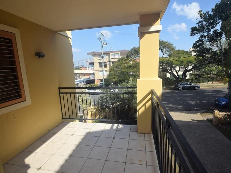 4/146 Windermere Road, Hamilton QLD 4007