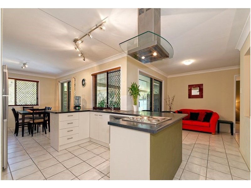 27 Woodtop Court, Ferny Hills QLD 4055