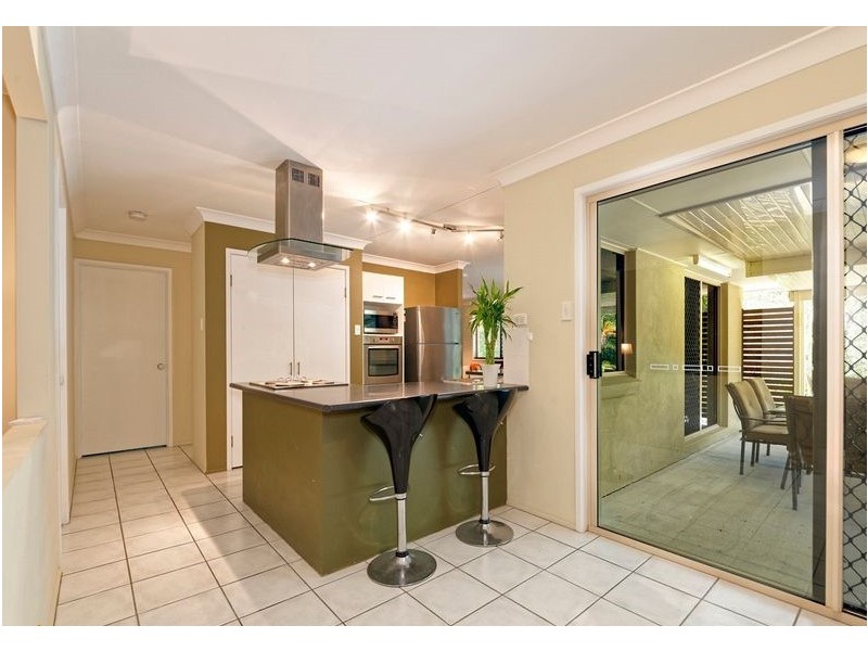 27 Woodtop Court, Ferny Hills QLD 4055
