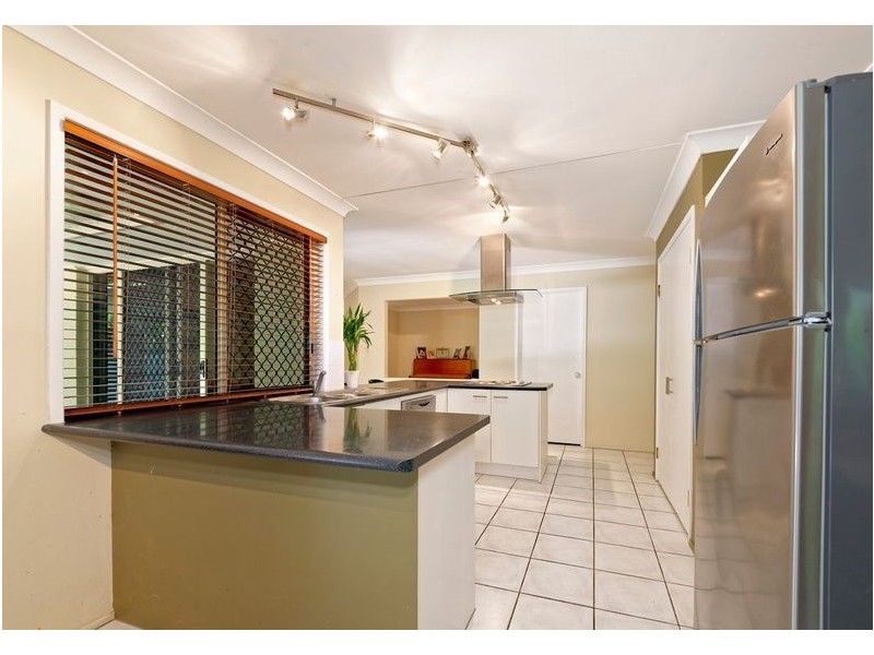 27 Woodtop Court, Ferny Hills QLD 4055