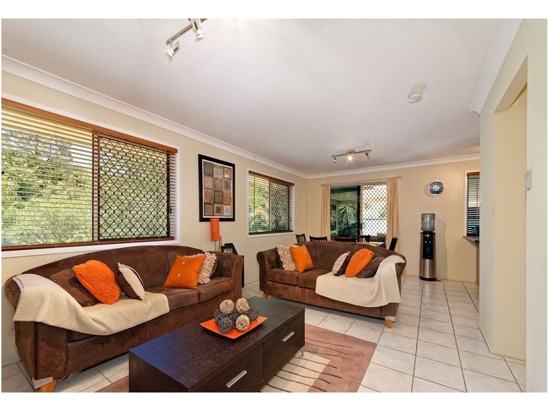 27 Woodtop Court, Ferny Hills QLD 4055