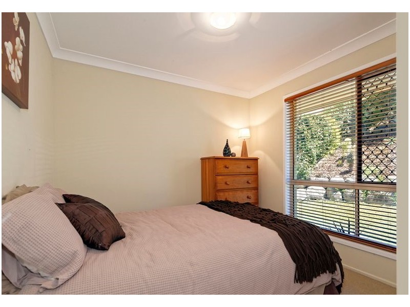 27 Woodtop Court, Ferny Hills QLD 4055