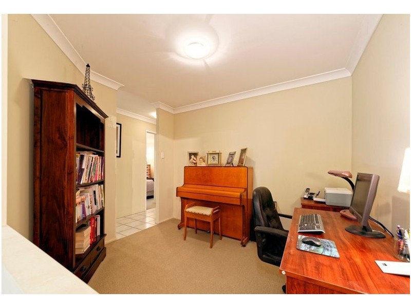 27 Woodtop Court, Ferny Hills QLD 4055