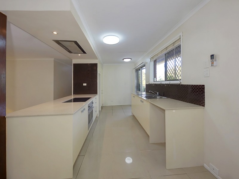 6 Neptune Street, Chapel Hill QLD 4069