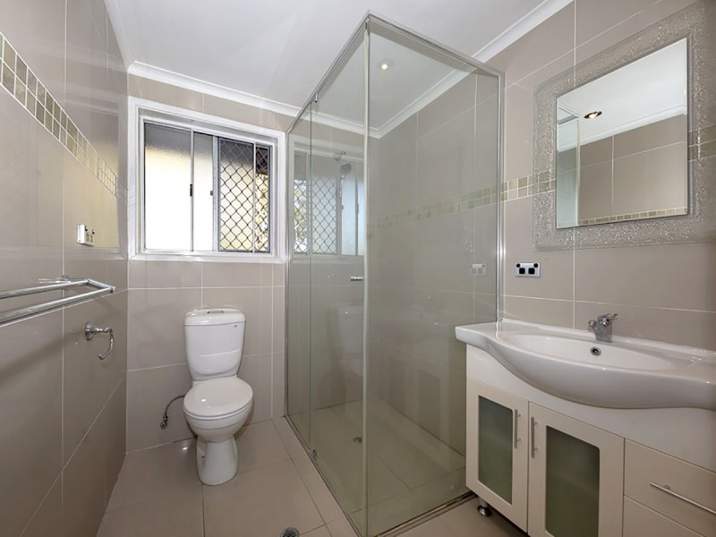 6 Neptune Street, Chapel Hill QLD 4069