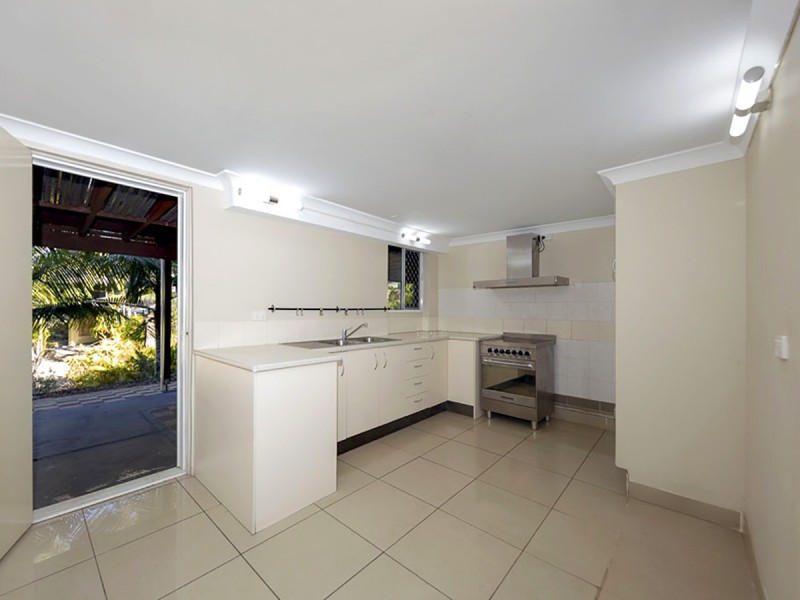 6 Neptune Street, Chapel Hill QLD 4069