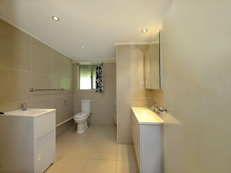 6 Neptune Street, Chapel Hill QLD 4069