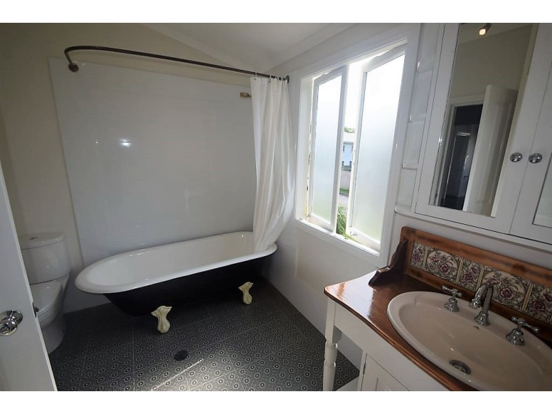 2 Albany Street, Windsor QLD 4030