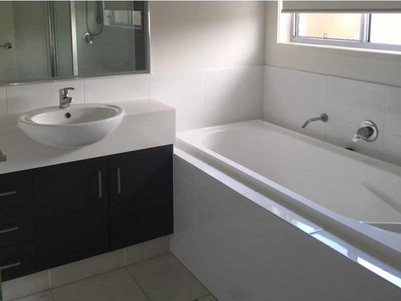 11 Bindra Street, Holmview QLD 4207