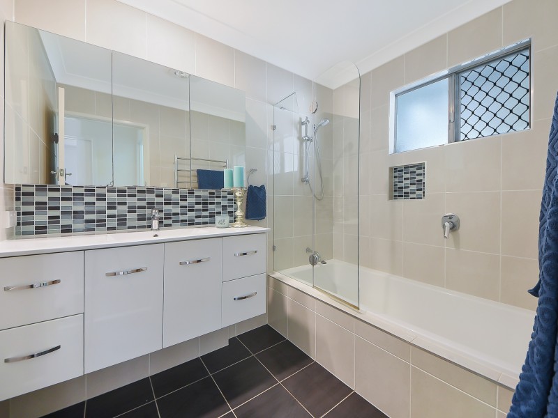 21 Calca Crescent, Ferny Hills QLD 4055