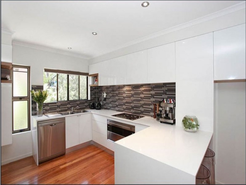 2/1 Jerdanefield Road, St Lucia QLD 4067