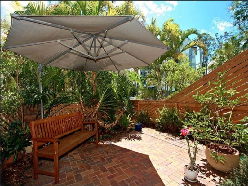 2/1 Jerdanefield Road, St Lucia QLD 4067