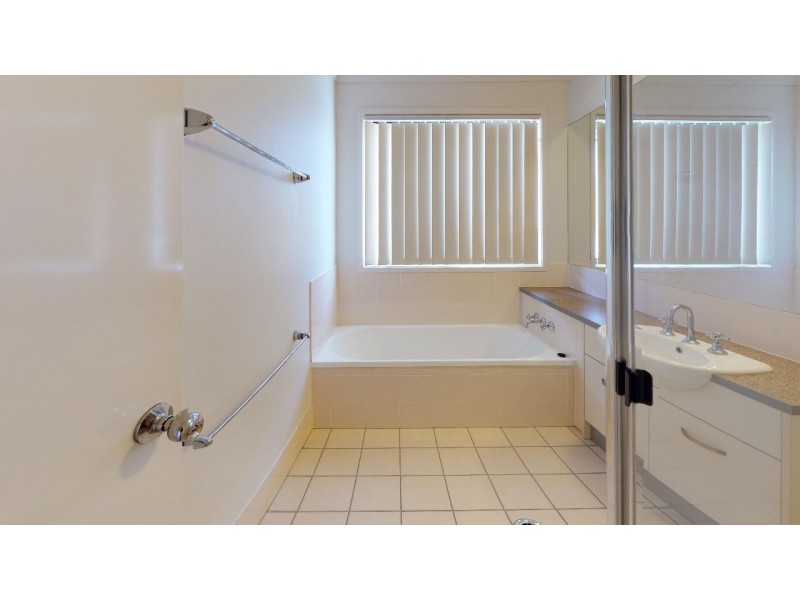 3 Fairway Court, Mount Ommaney QLD 4074