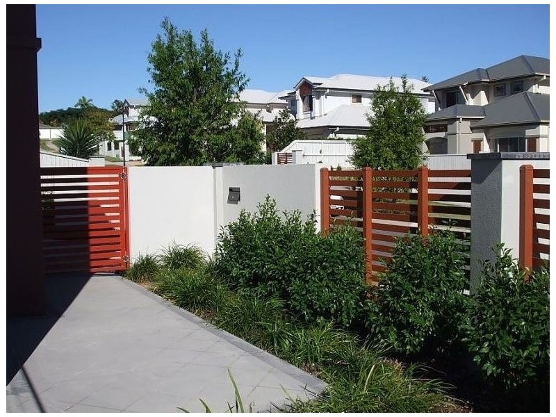 3 Fairway Court, Mount Ommaney QLD 4074