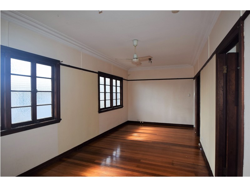 26 Pemberton Street, Booval QLD 4304