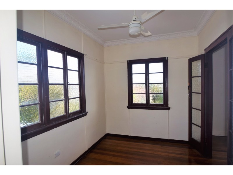 26 Pemberton Street, Booval QLD 4304