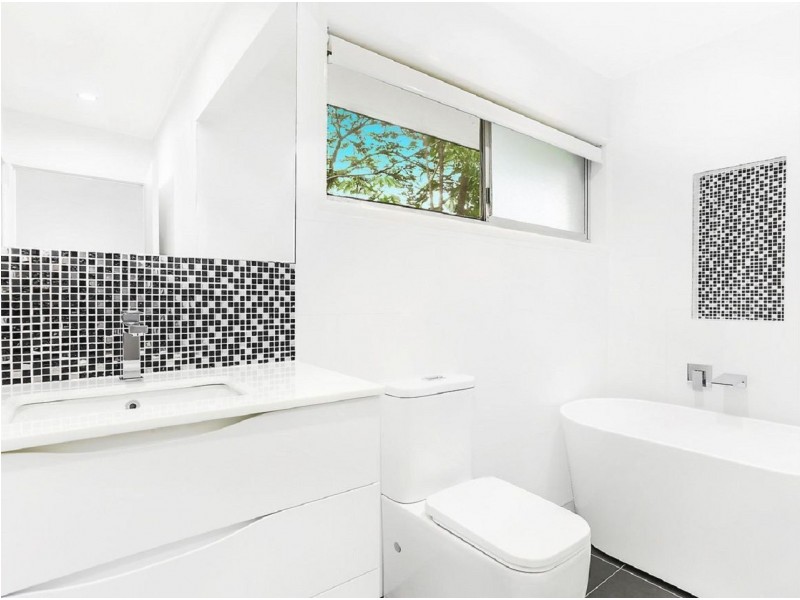 10 Andros Street, Chapel Hill QLD 4069