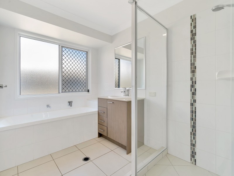 33 Laguna Crescent, Springfield Lakes QLD 4300