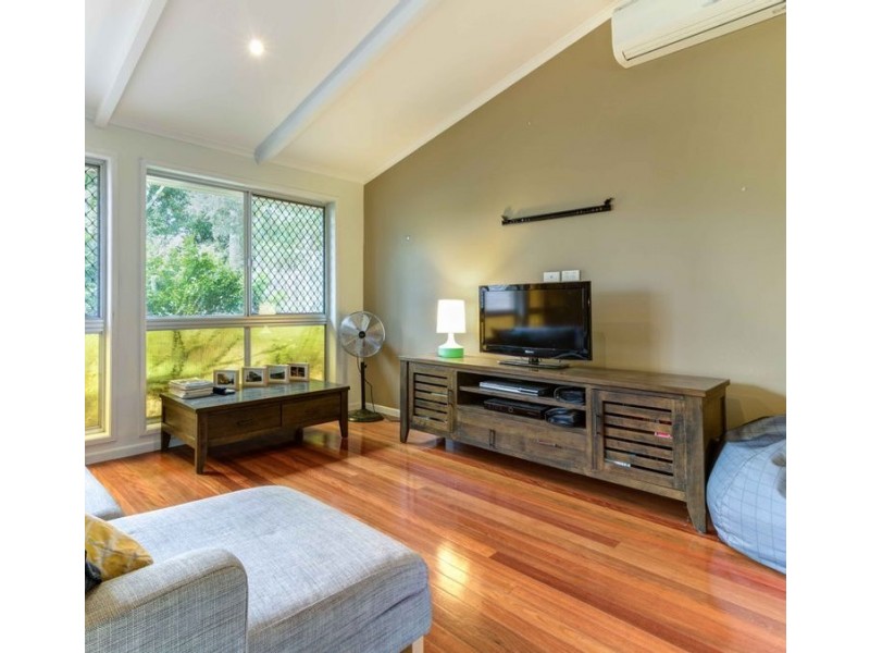 10 Leckmy Street, Ferny Grove QLD 4055