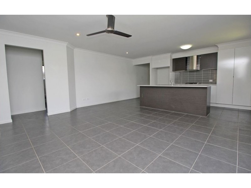 8 Denman Drive, Bundamba QLD 4304