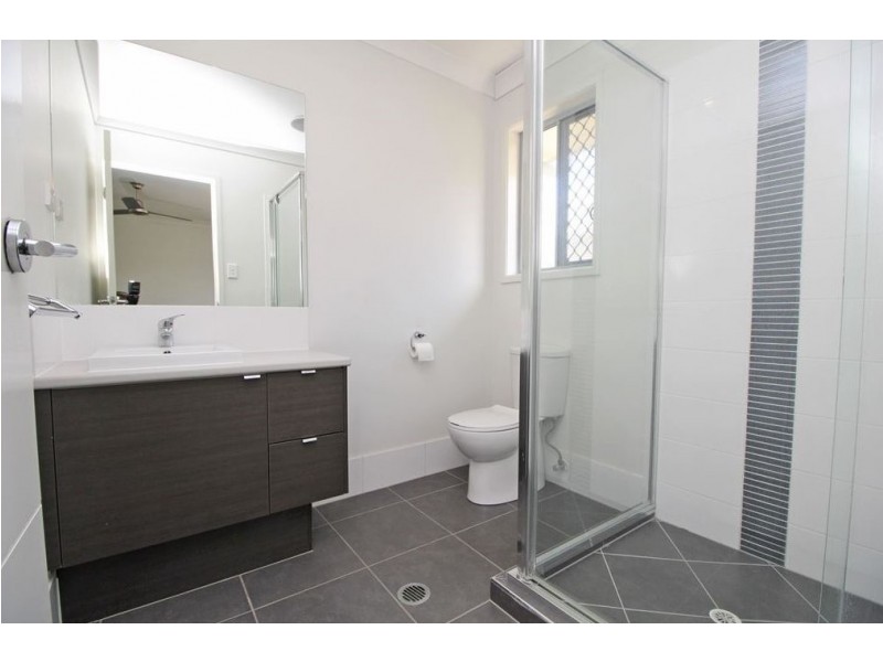 8 Denman Drive, Bundamba QLD 4304