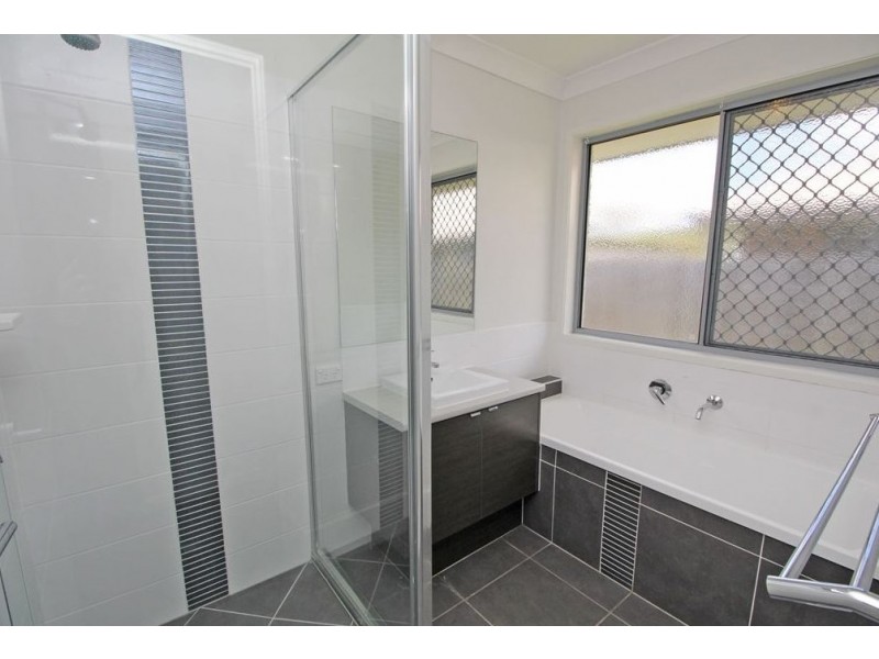 8 Denman Drive, Bundamba QLD 4304