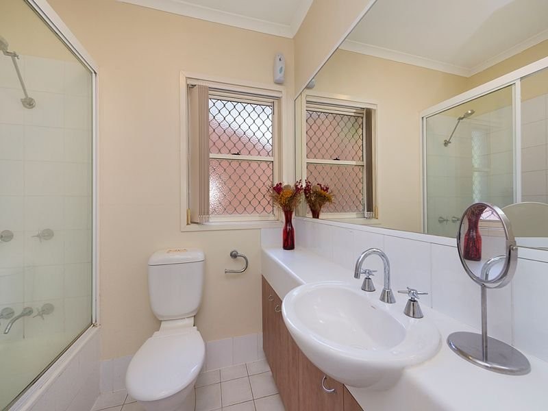 4/140 Carmody Road, St Lucia QLD 4067