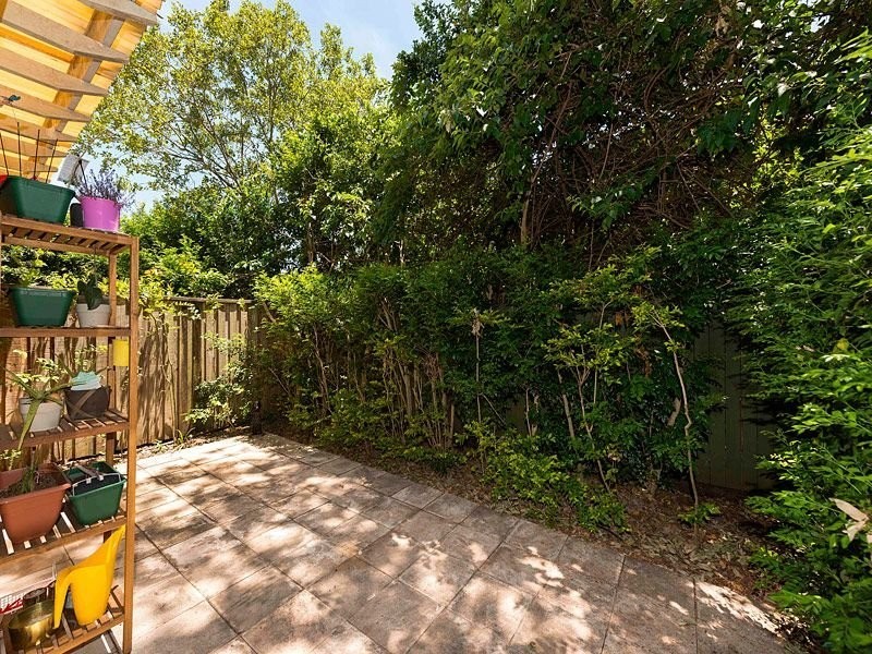 4/140 Carmody Road, St Lucia QLD 4067