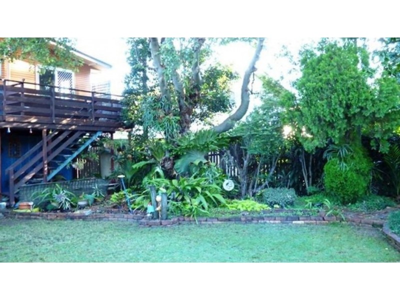 14 Winifred Street, North Booval QLD 4304