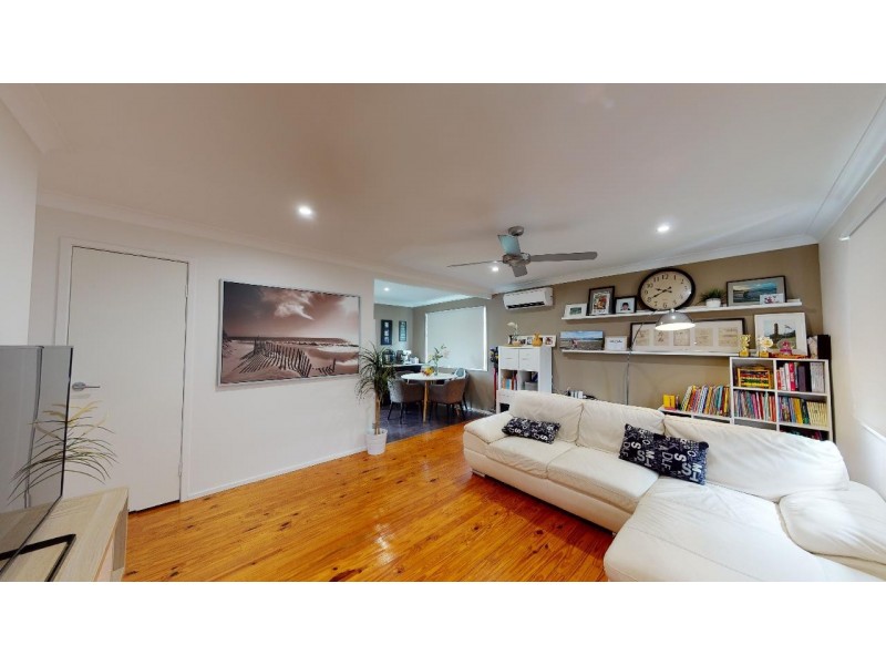 4 Surveyor Street, Seventeen Mile Rocks QLD 4073