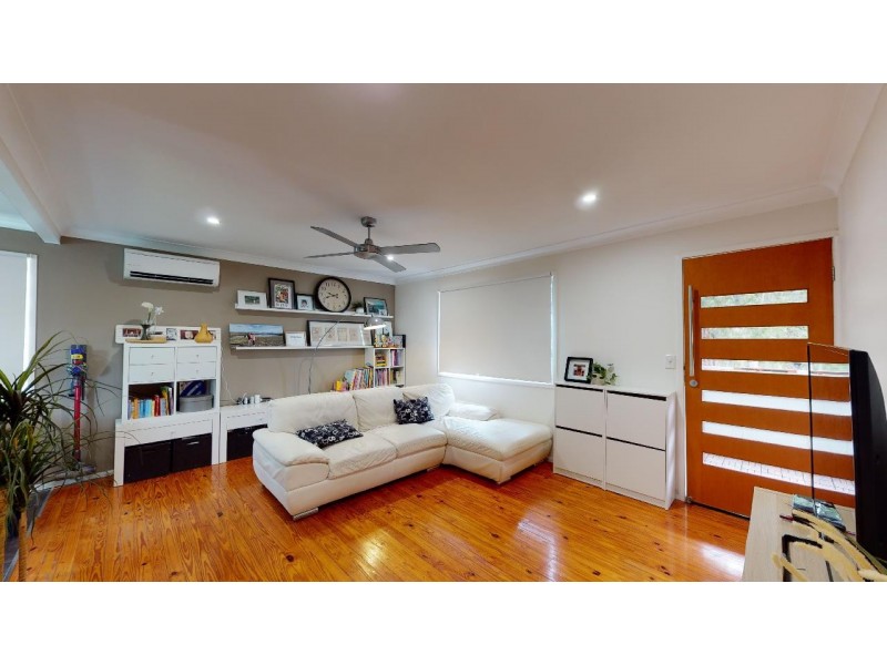 4 Surveyor Street, Seventeen Mile Rocks QLD 4073