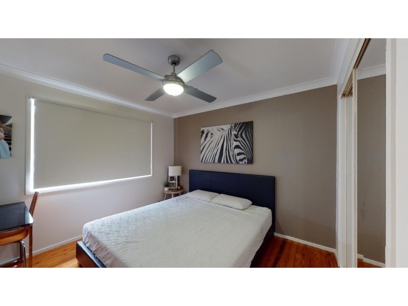 4 Surveyor Street, Seventeen Mile Rocks QLD 4073