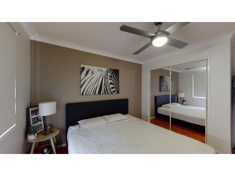 4 Surveyor Street, Seventeen Mile Rocks QLD 4073