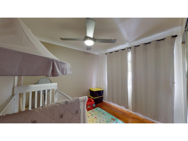 4 Surveyor Street, Seventeen Mile Rocks QLD 4073