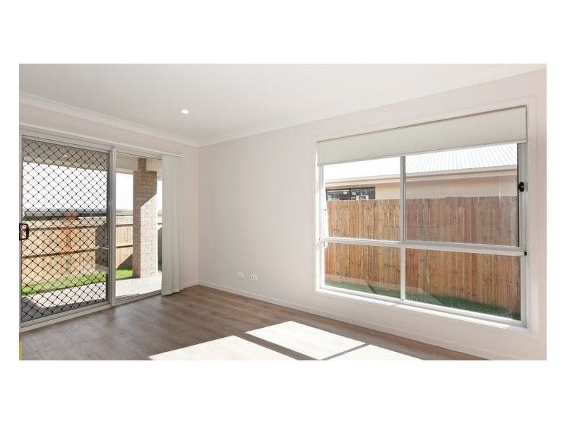 2/32 Arburry Crescent, Brassall QLD 4305