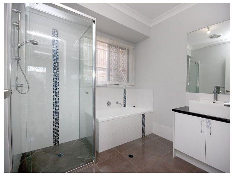 8 Boronia Street, Deebing Heights QLD 4306
