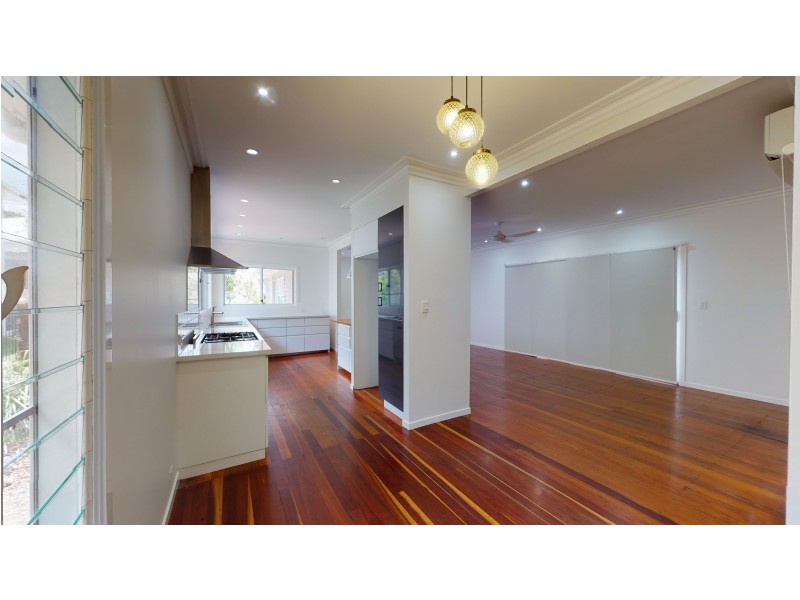 25 Iveagh Avenue, Holland Park West QLD 4121