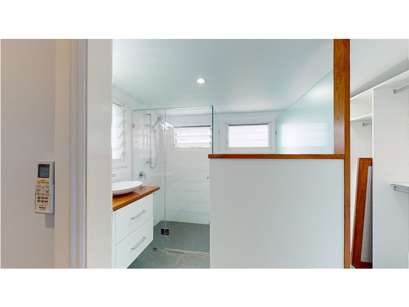 25 Iveagh Avenue, Holland Park West QLD 4121